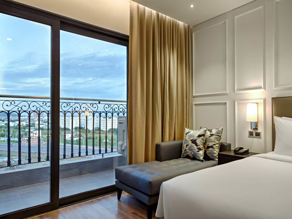 Deluxe room type 5 stars - Danang Golden Bay Hotel